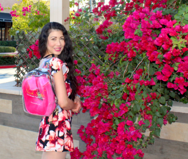 Take your Neck Sofa® anywhere with its high quality Clear PVC shoulder bag