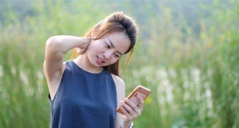 Asian woman with text neck syndrome 