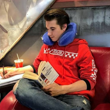 If you are a college student then you know how hard and exhausting it is when you're studying for hours. Neck Sofa® is a Great study pillow that you can use while working on your computer 🖥 and to get that Comfort and Support while reading 📖 so you can concentrate✨ Being well rested is a key factor in preforming well on a test and help prevent brain fog so you can focus on your studies